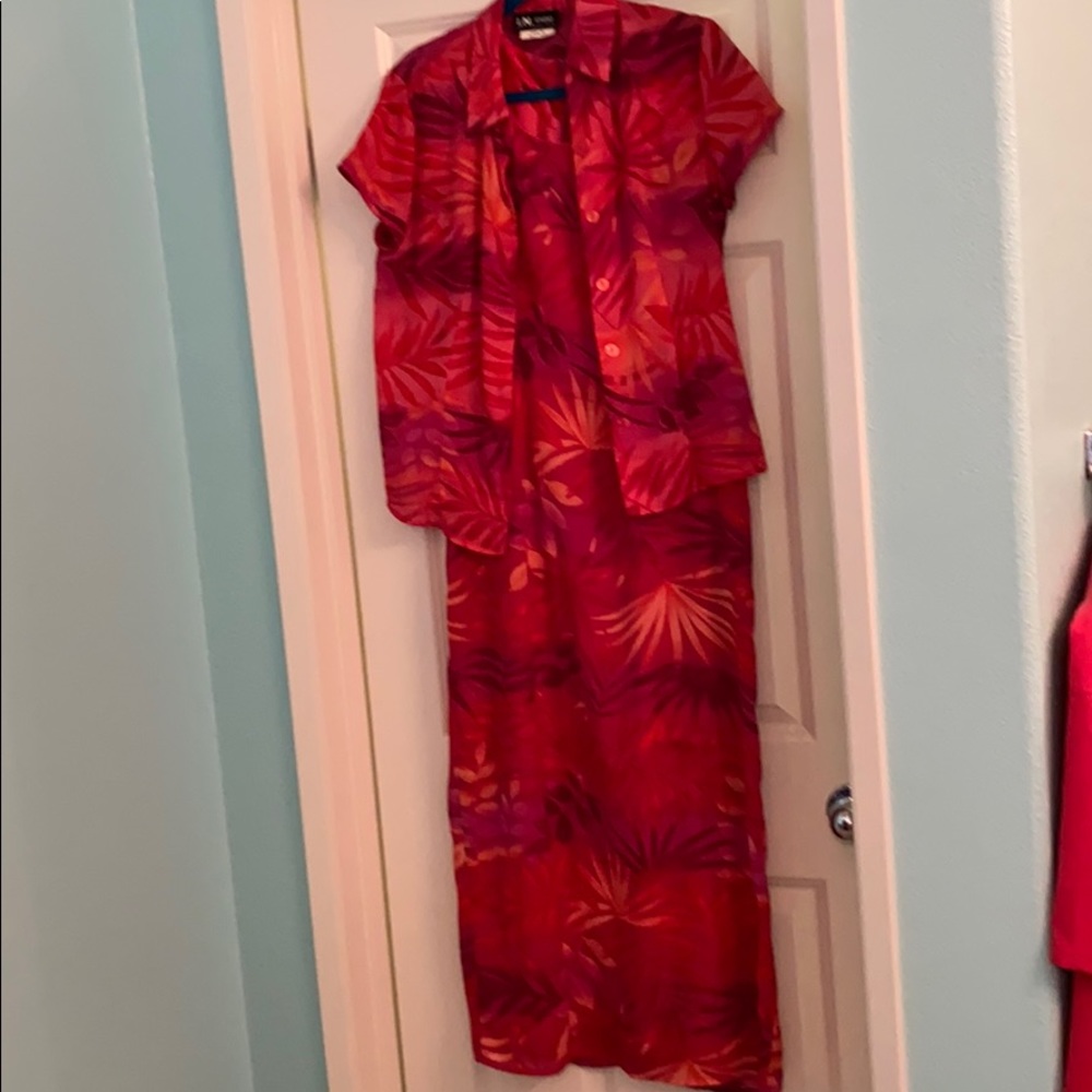Business shift dress in reds and purple